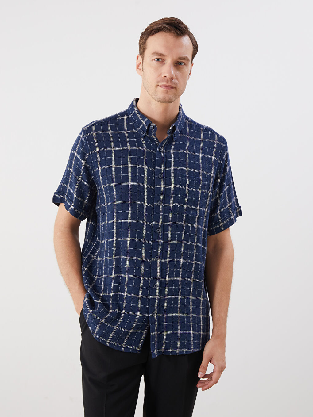 LCWAIKIKI Classic Standardni kroj Kratki rukav Karirani dezen Poplin Muška košulja -S5FF94Z8-LN6