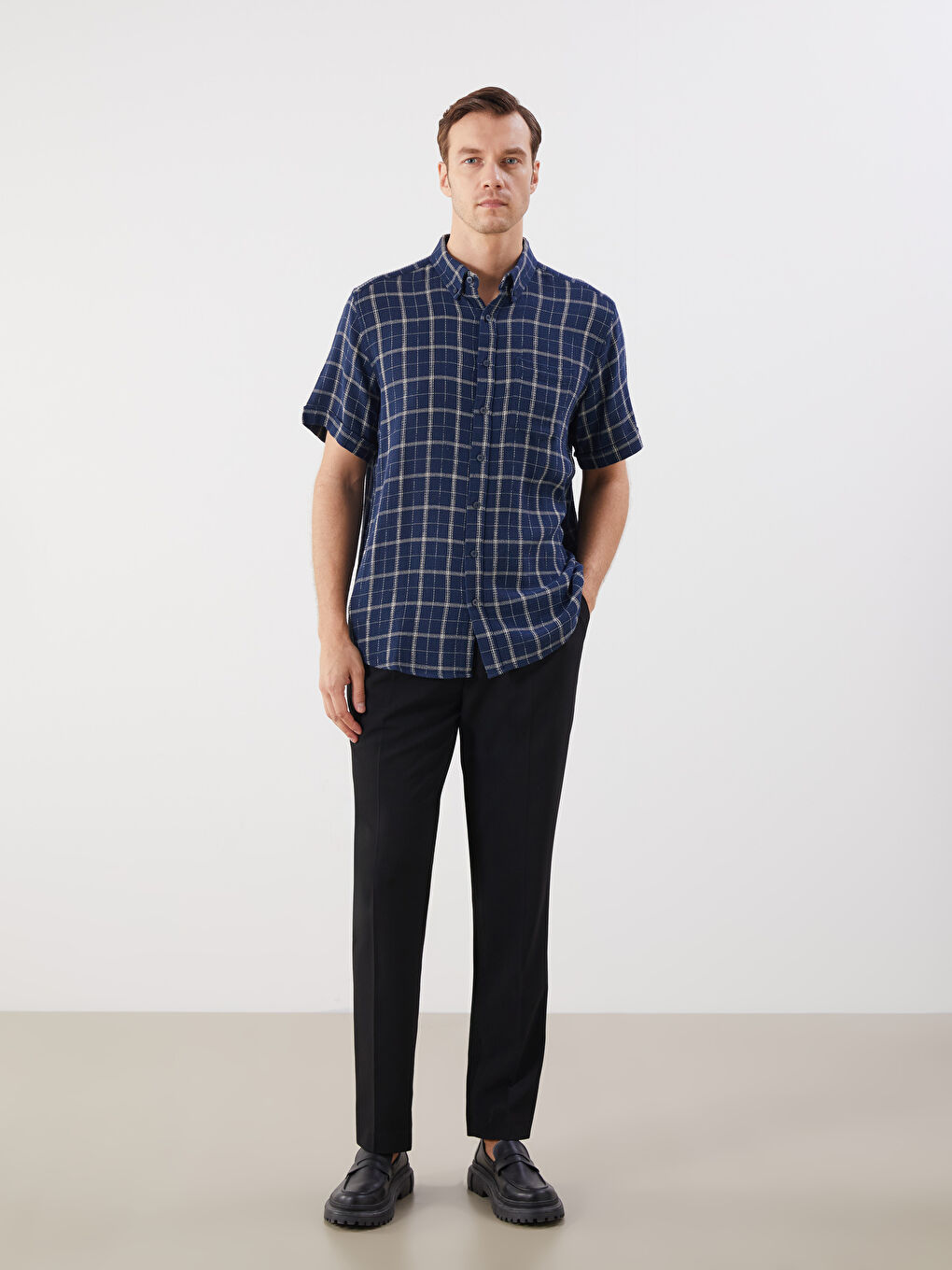 LCWAIKIKI Classic Standardni kroj Kratki rukav Karirani dezen Poplin Muška košulja -S5FF94Z8-LN6