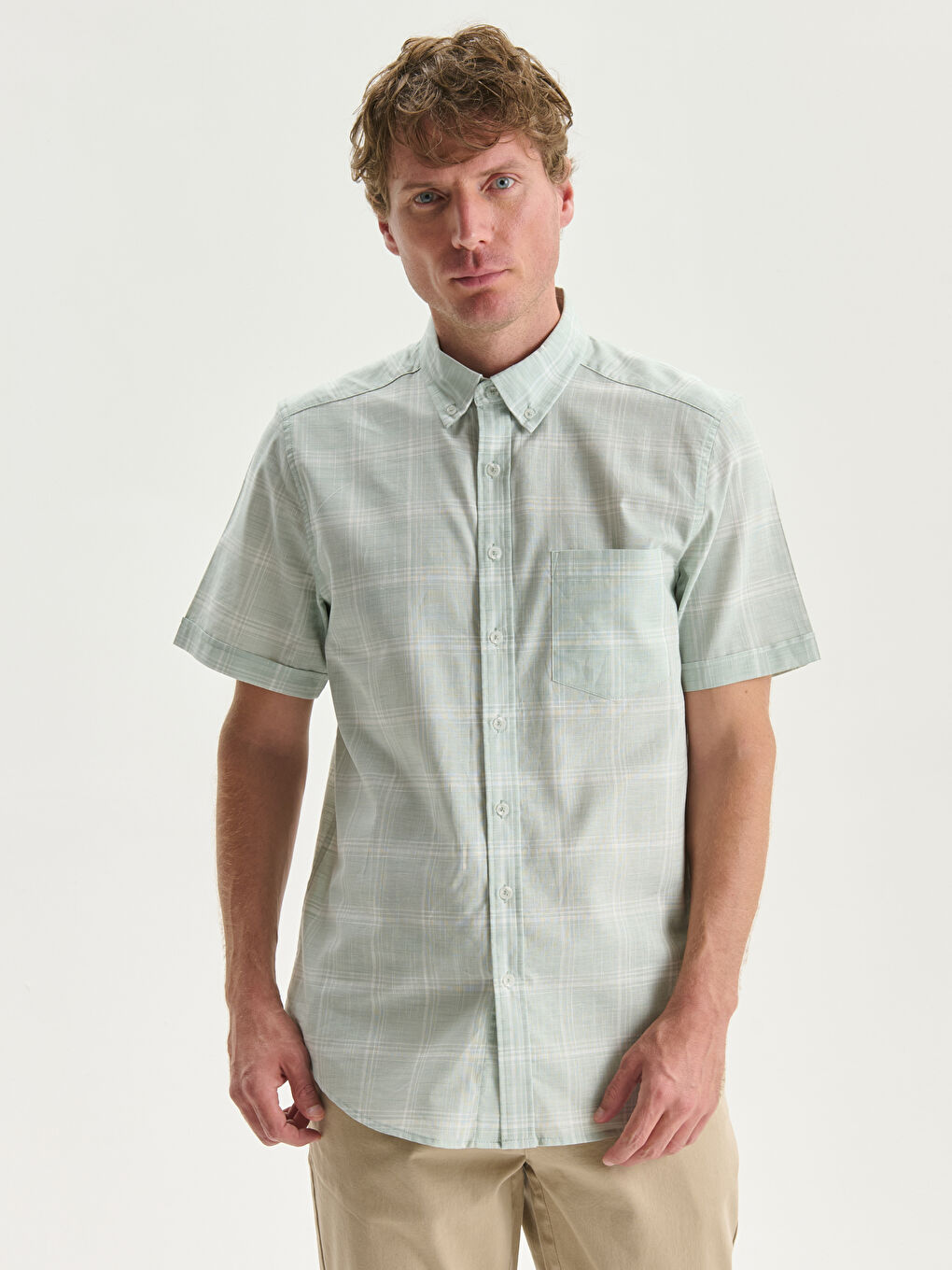 LCWAIKIKI Classic Regular Fit Poplin Men's Shirt -S5FF97Z8-LME