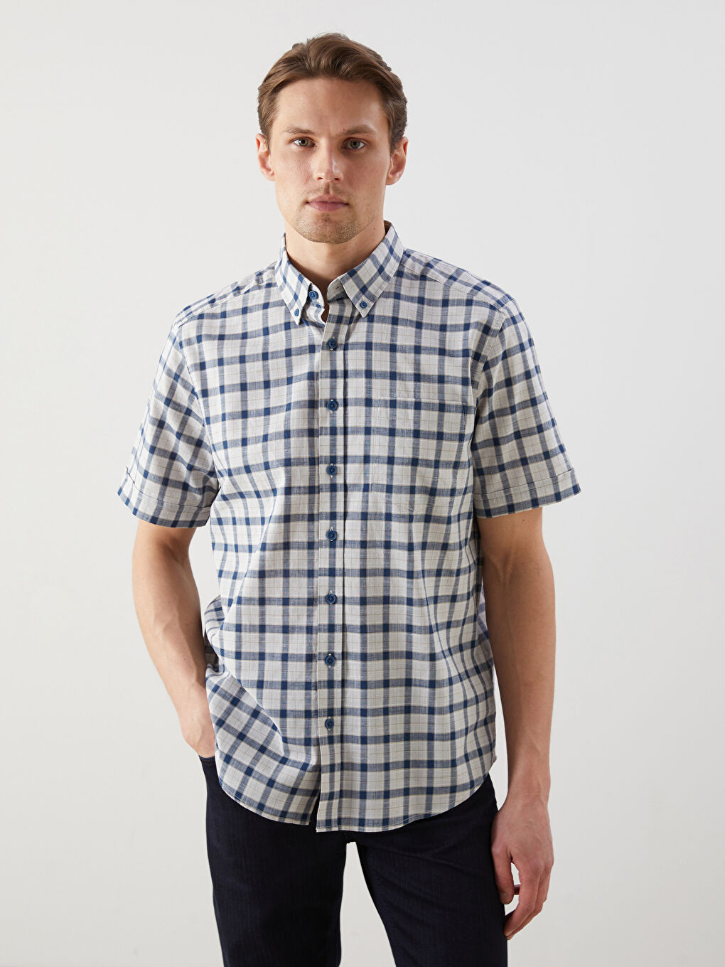 LCWAIKIKI Classic Regular Fit Short Sleeve Plaid Poplin Men's Shirt -S5FG03Z8-LKQ