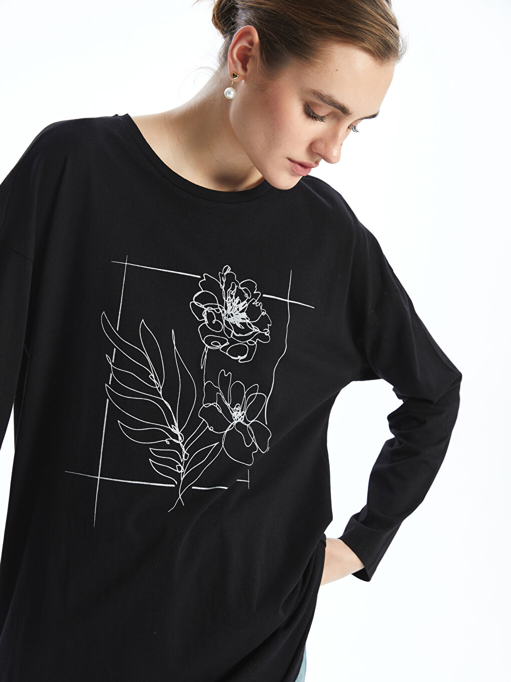 Siyah Bisiklet Yaka Çiçekli Kadın Tunik