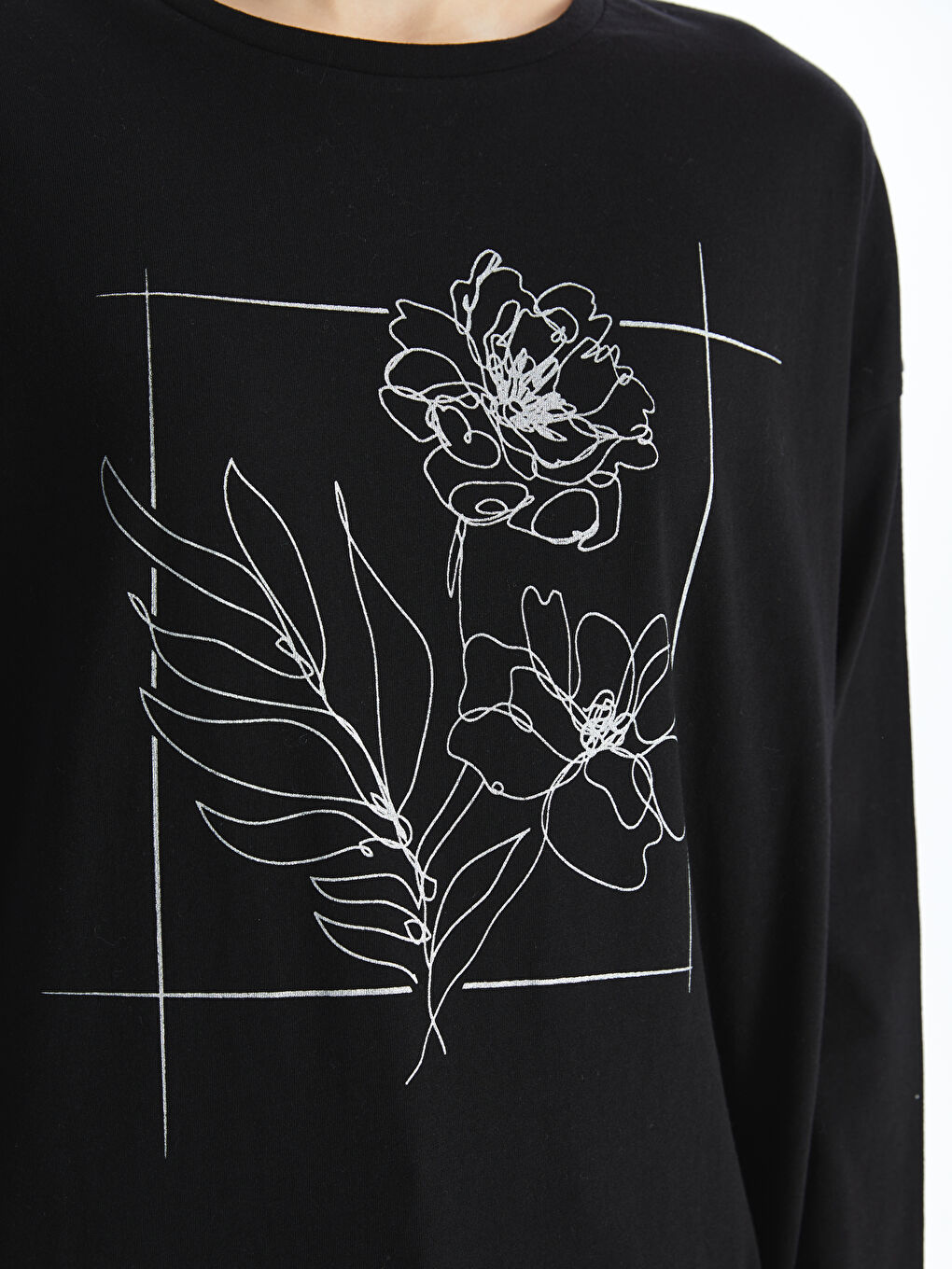 Siyah Bisiklet Yaka Çiçekli Kadın Tunik-2