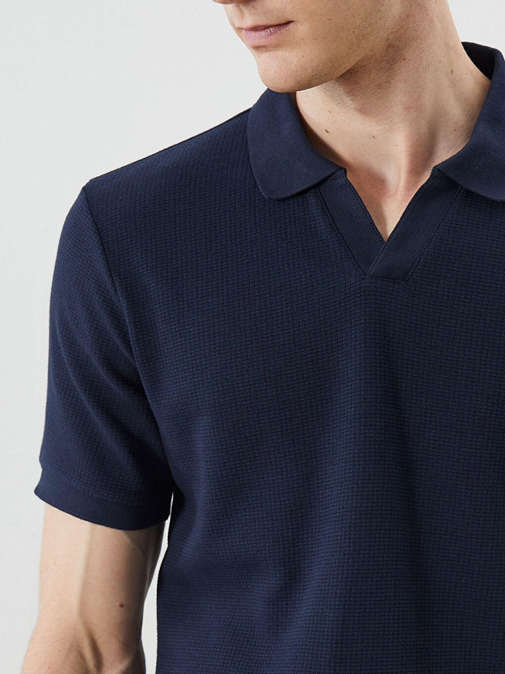 Resort Neck Short Sleeve Men's T-Shirt -S5FI01Z8-RFH