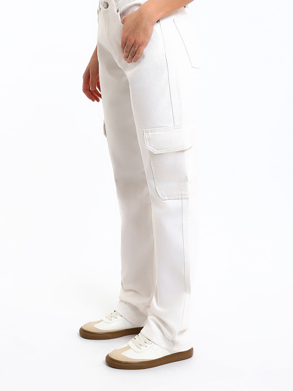 Straight Fit Women's Cargo Jeans-3