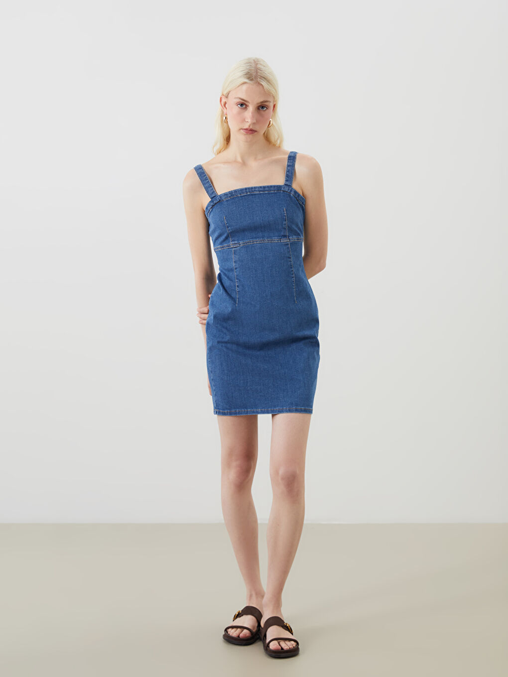 İndigo Kare Yaka Askılı Mini Jean Elbise