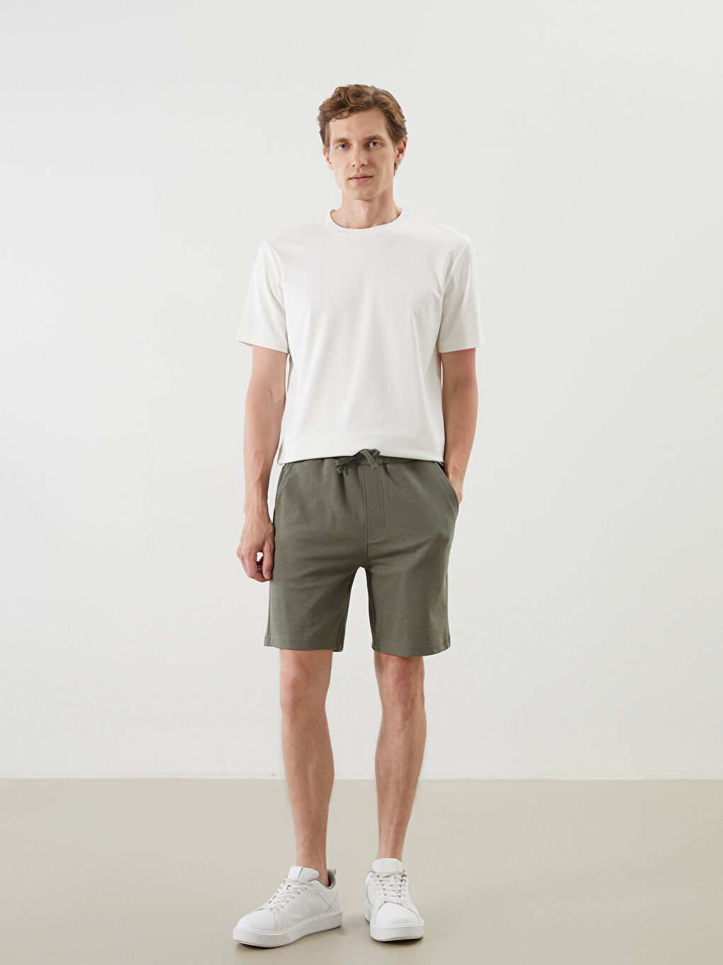 LCWAIKIKI Classic Standard Fit Men's Shorts -S5FL44Z8-Y00