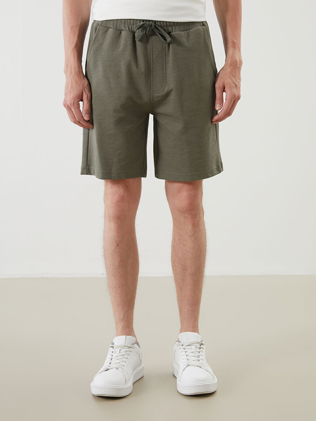 LCWAIKIKI Classic Standard Fit Men's Shorts -S5FL44Z8-Y00