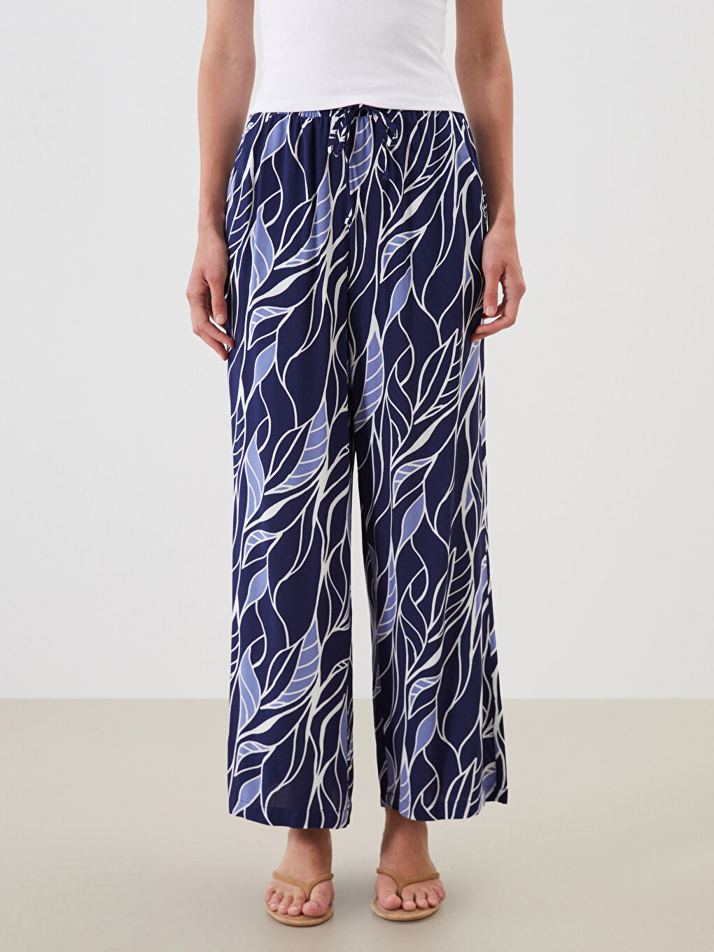 LCW Comfort Elasticated Waist Patterned Women's Trousers -S5FL80Z8-LSJ