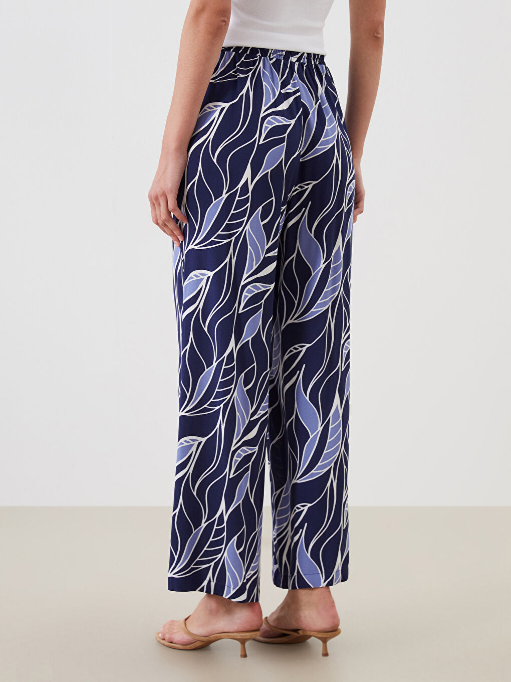LCW Comfort Elasticated Waist Patterned Women's Trousers -S5FL80Z8-LSJ