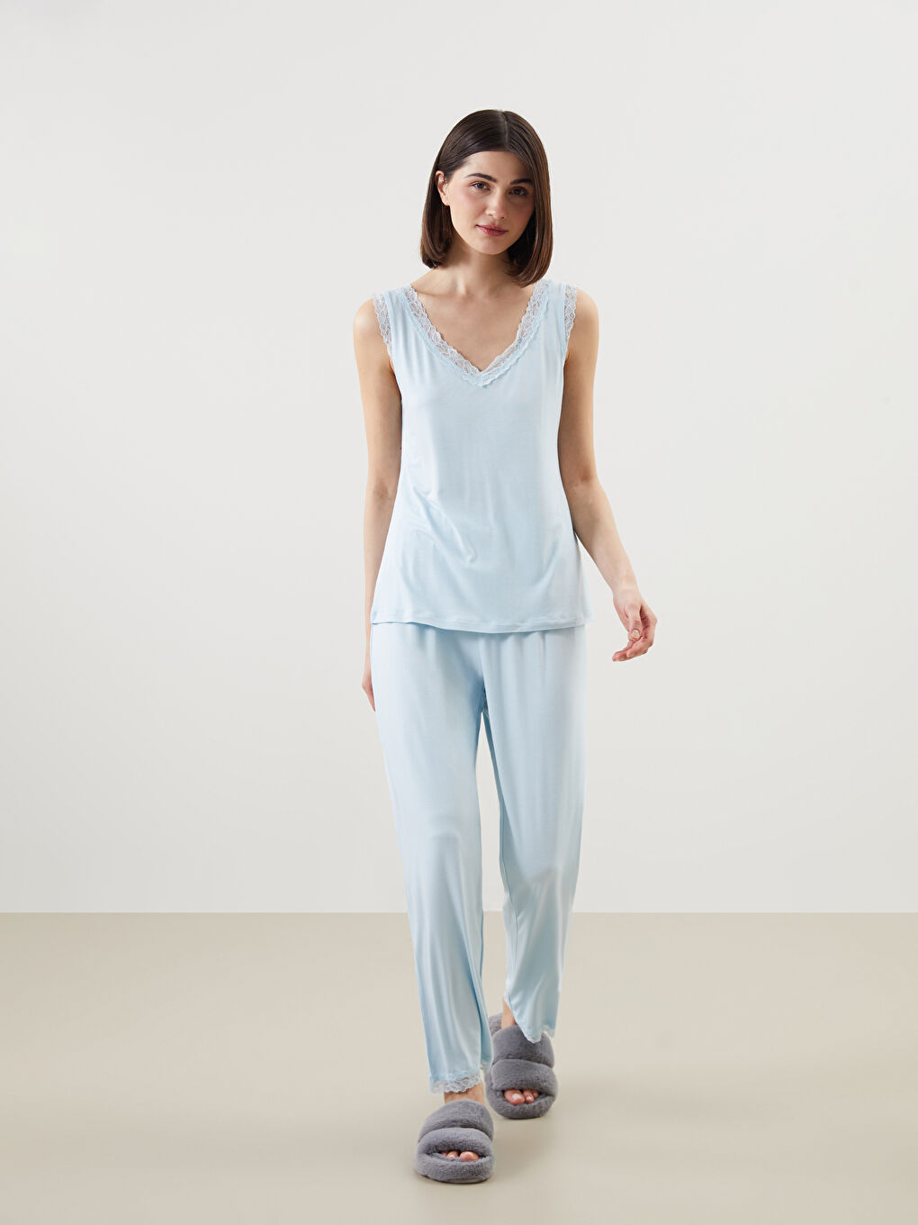 V Neck Lace-Detail Women's Pajama Set -S5FM34Z8-FUX