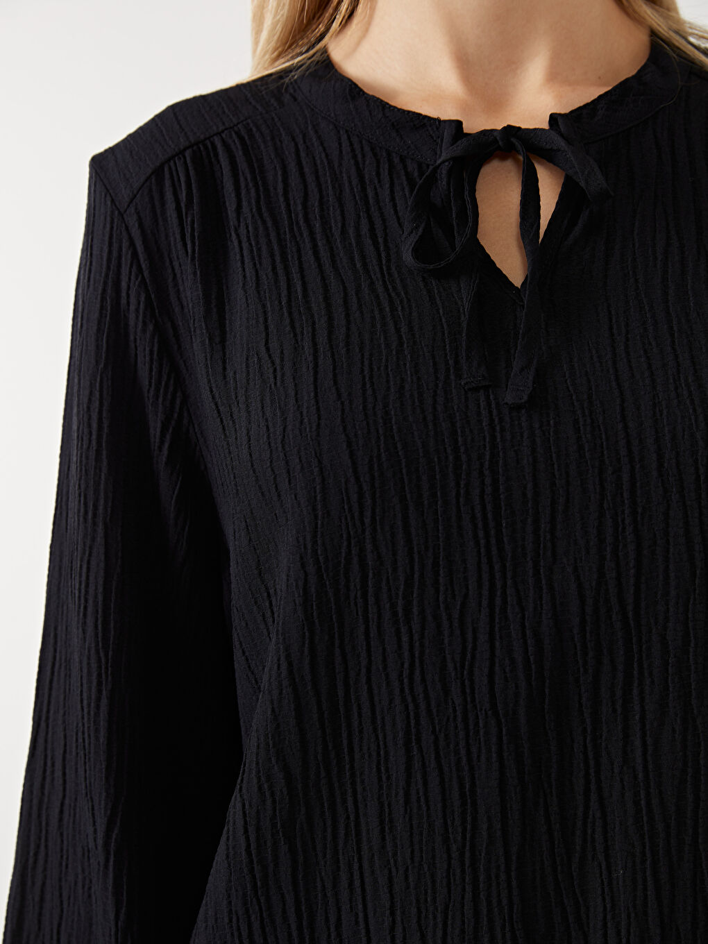 Tie Neck Textured Women's Blouse -S5FM66Z8-CVL