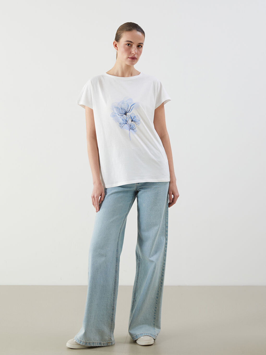 LCWAIKIKI Classic Crew Neck Floral Women's T-Shirt -S5FP78Z8-R9J