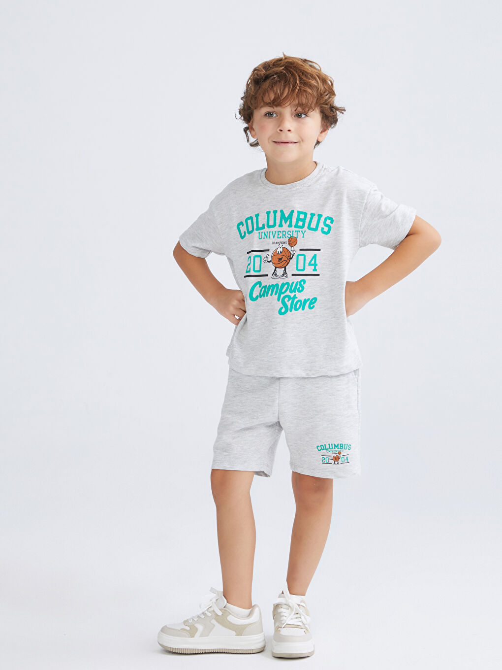 LCW Kids طقم للأولاد من قطعتين مكون من تي شيرت بياقة دائرية وبطبعة وشورت -S5FQ34Z1-847