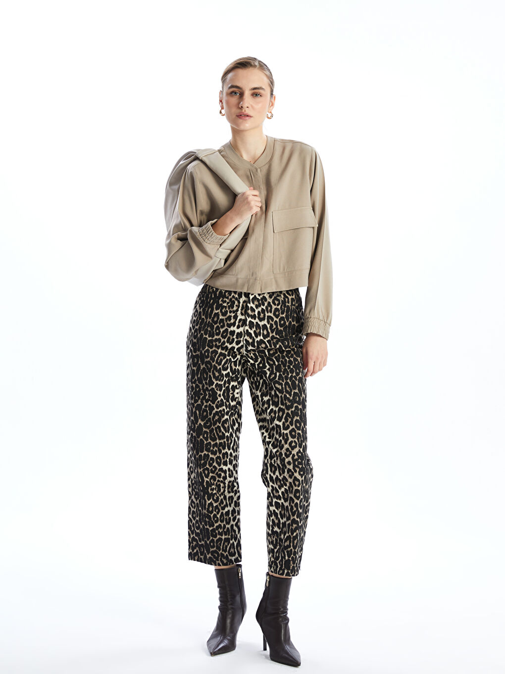 Bej Kolej Yaka Crop Kadın Ceket-3