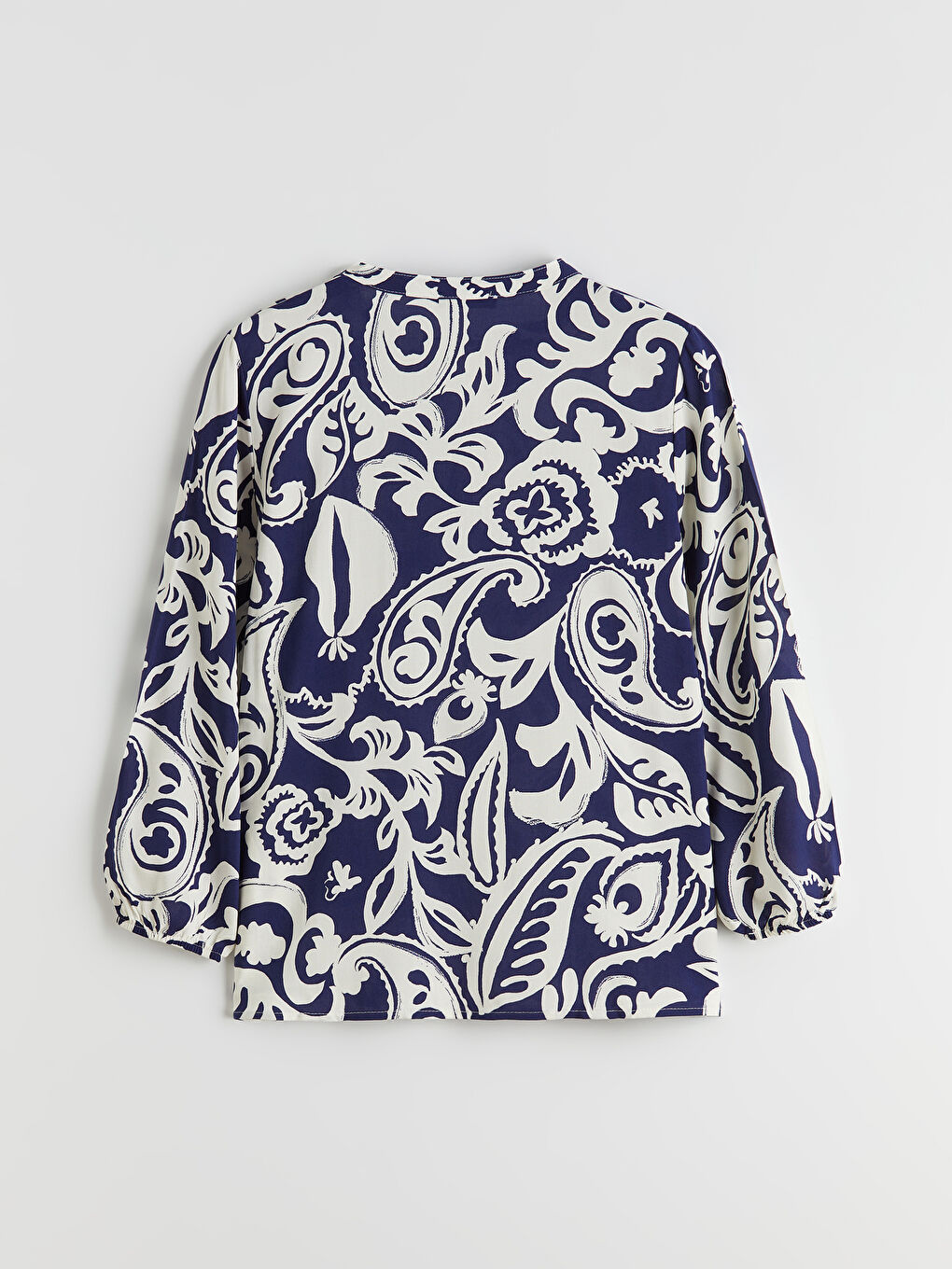 بلوزة للسيدات بربطة عنق ونقشة مُزهرة-5