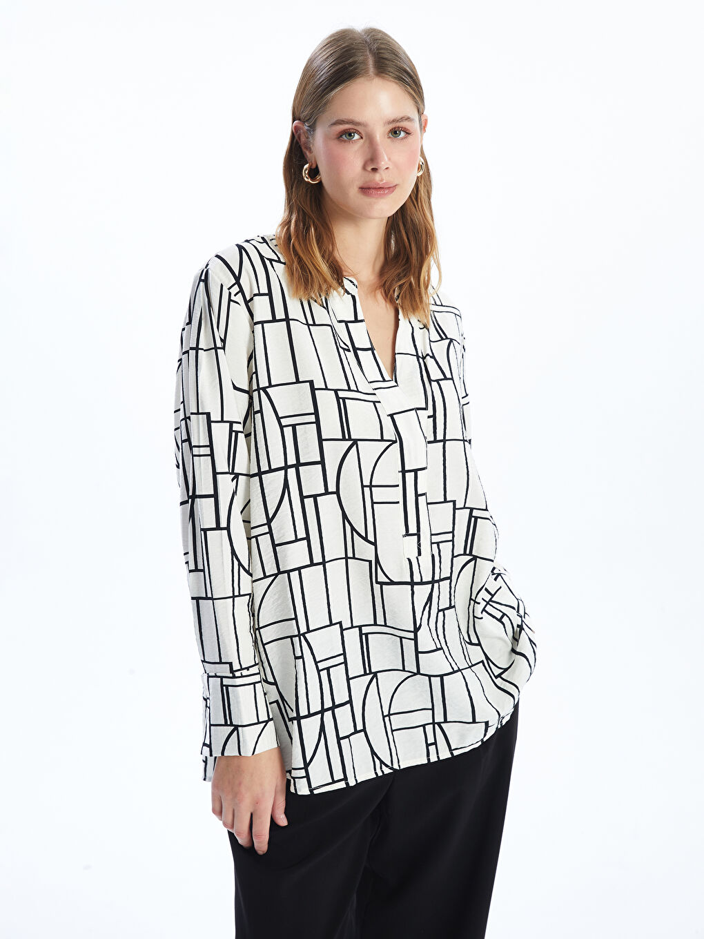 Beyaz Bağlamalı Yaka Desenli Bluz