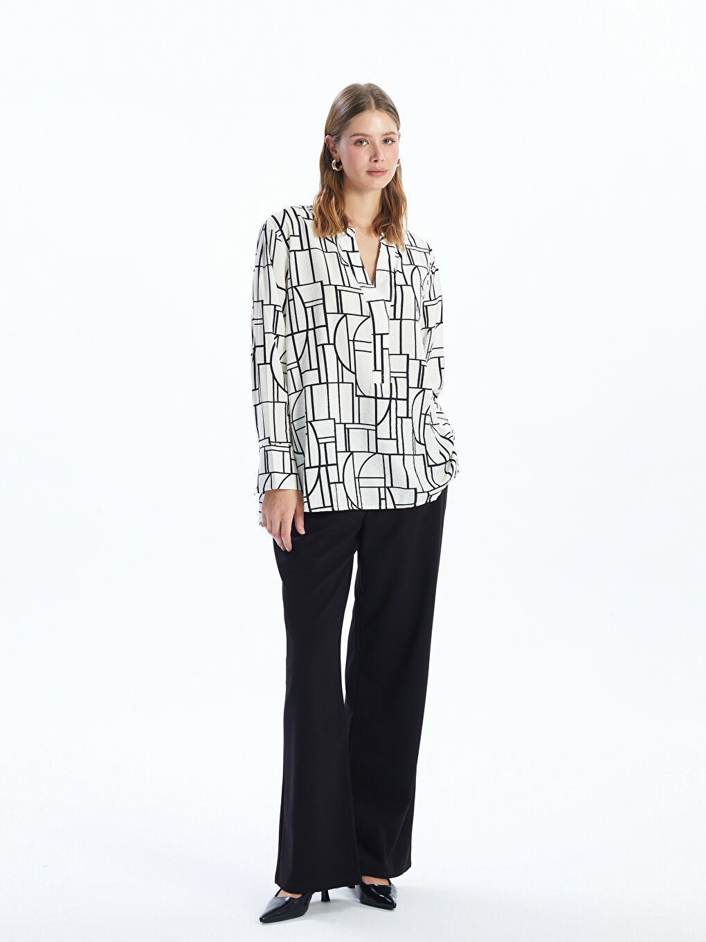 Beyaz Bağlamalı Yaka Desenli Bluz-1