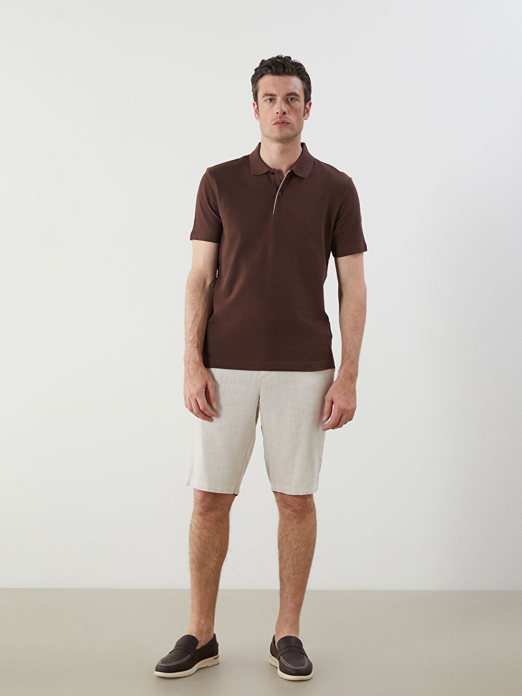 Kahverengi Polo Yaka Kısa Kollu Erkek Tişört-1