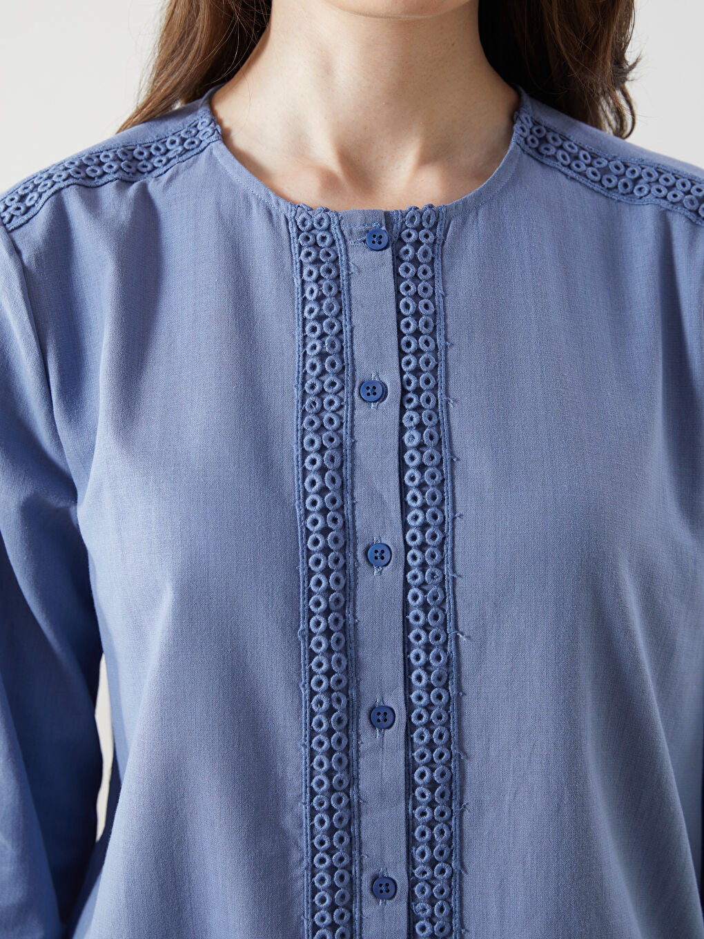 Crew Neck Lace Detailed Women's Blouse -S5G057Z8-R0R