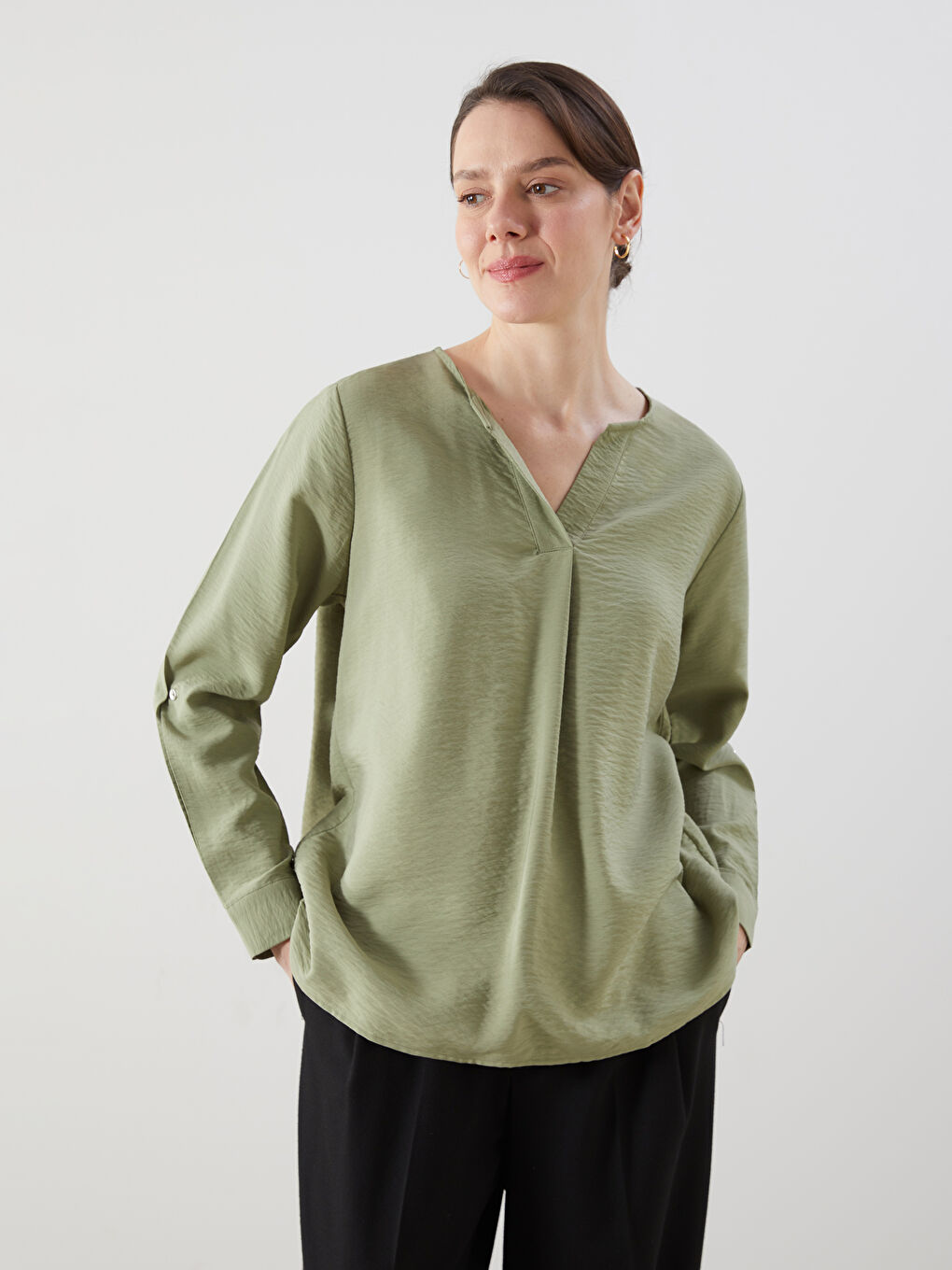 Haki Kaçık Yaka Kadın Bluz