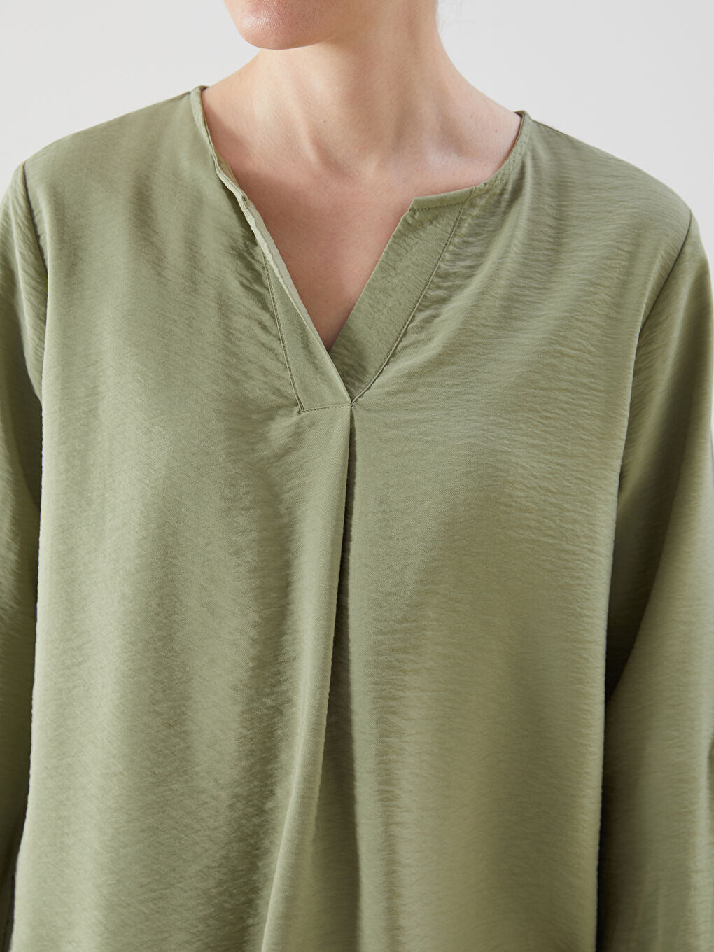 Haki Kaçık Yaka Kadın Bluz-2