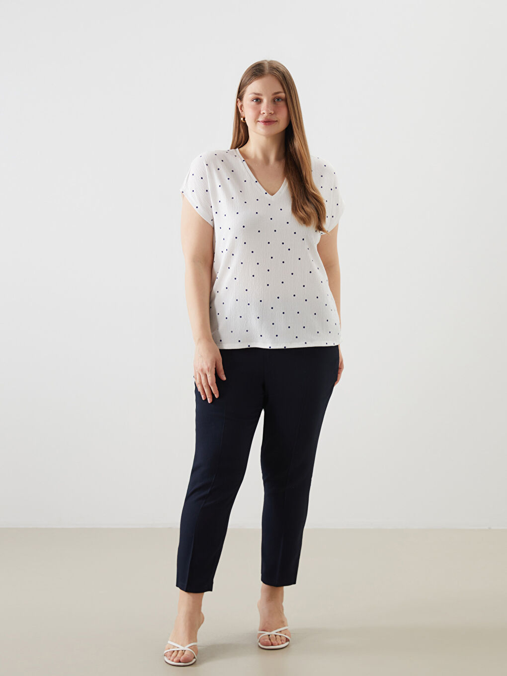 LCWAIKIKI Classic Elastic Waist Carrot Fit Women's Trousers -S5G158Z8-E1J