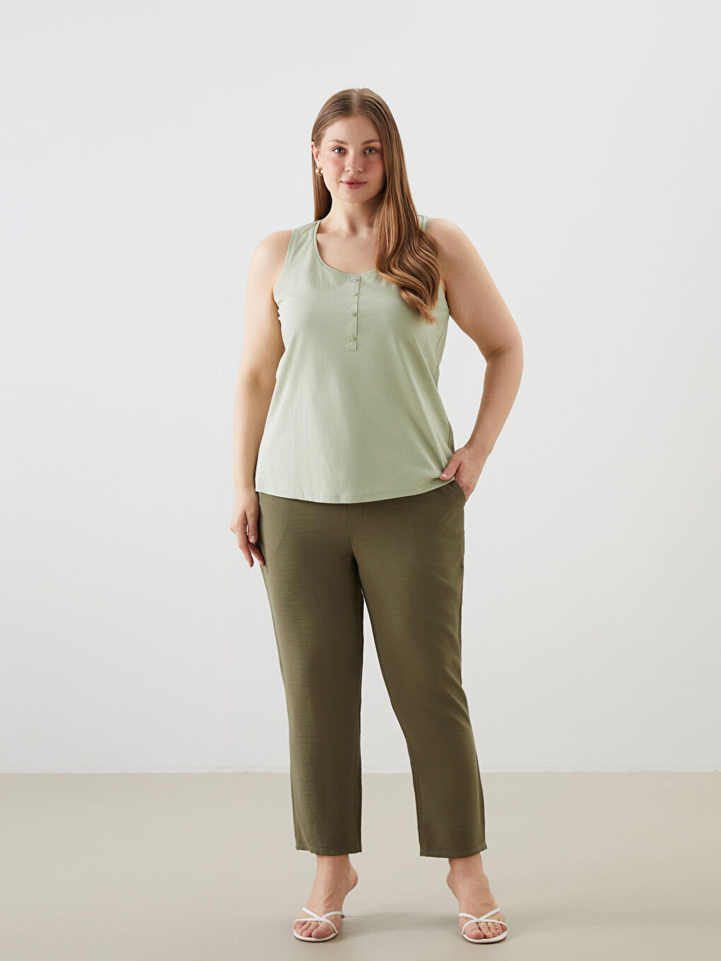 LCWAIKIKI Classic Pantalone sa elastičnim strukom i šargarepa krojem za žene -S5G158Z8-HDQ