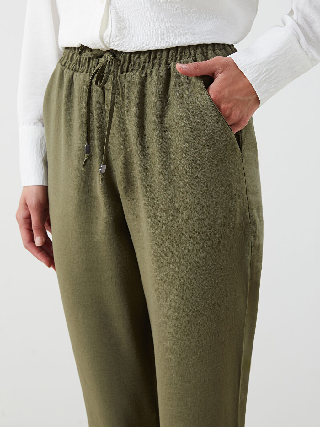 LCWAIKIKI Classic Pantalone sa elastičnim strukom i šargarepa krojem za žene -S5G158Z8-HDQ