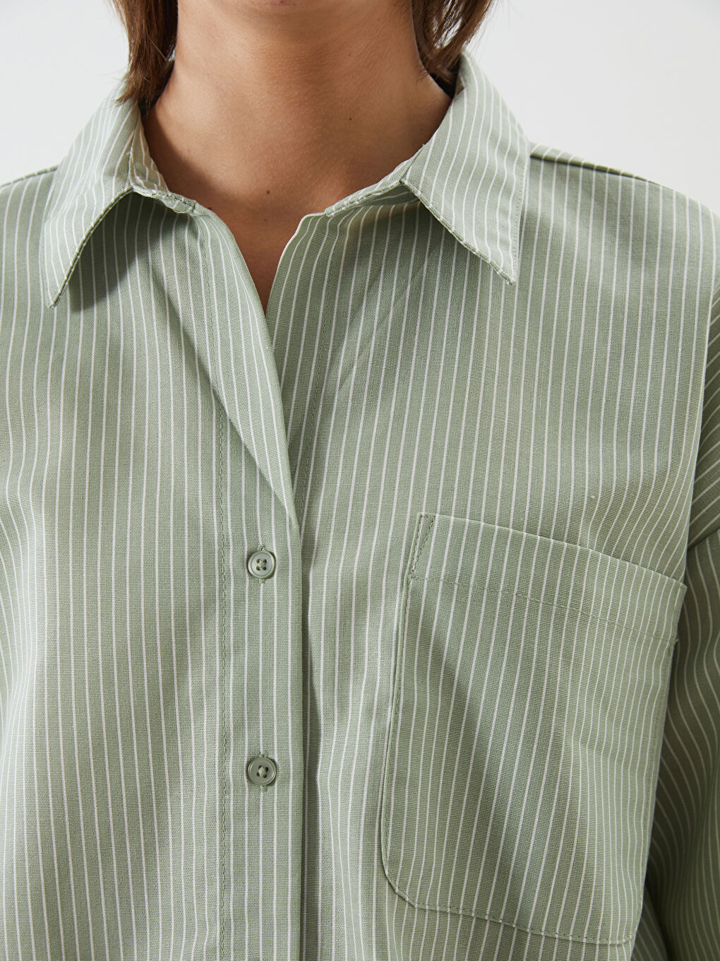 قميص نسائي واسع الحجم مُخَطَّط بمزيج الكتان-2