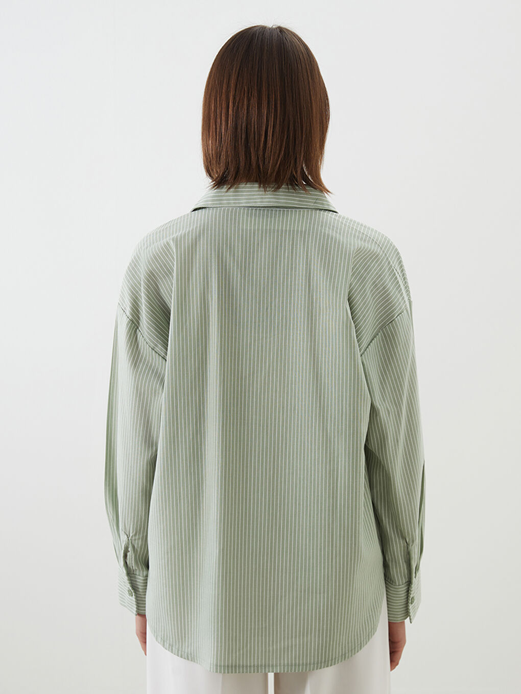 قميص نسائي واسع الحجم مُخَطَّط بمزيج الكتان-3