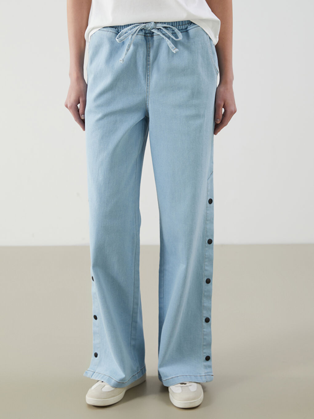 Jean à Taille Élastiquée et Jambe Large pour Femmes-1