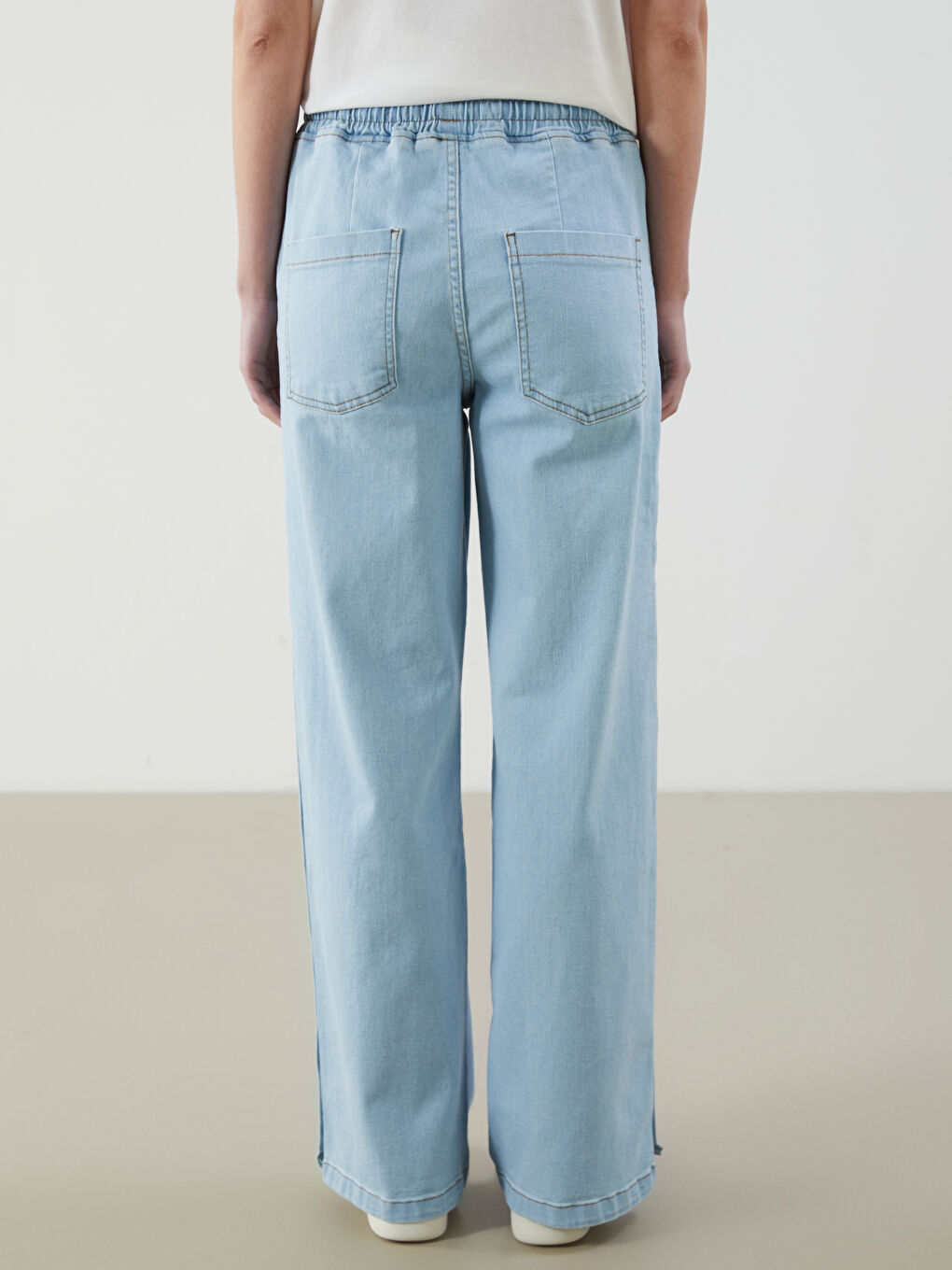 Jean à Taille Élastiquée et Jambe Large pour Femmes-3