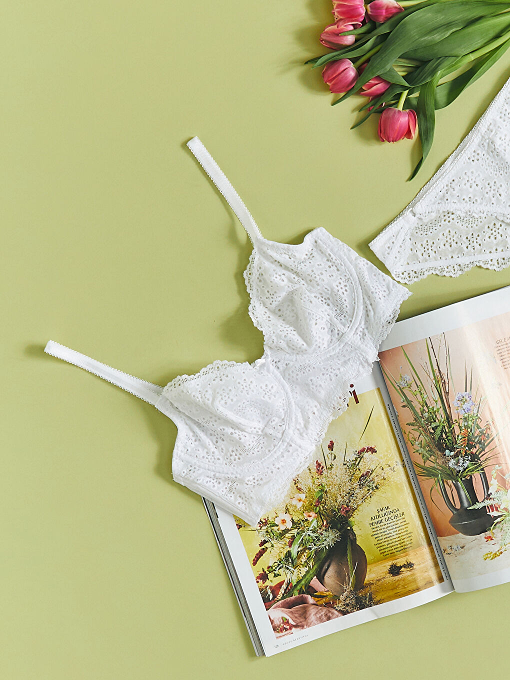 Beyaz Balenli Dolgusuz Dantelli Tişört Sütyen