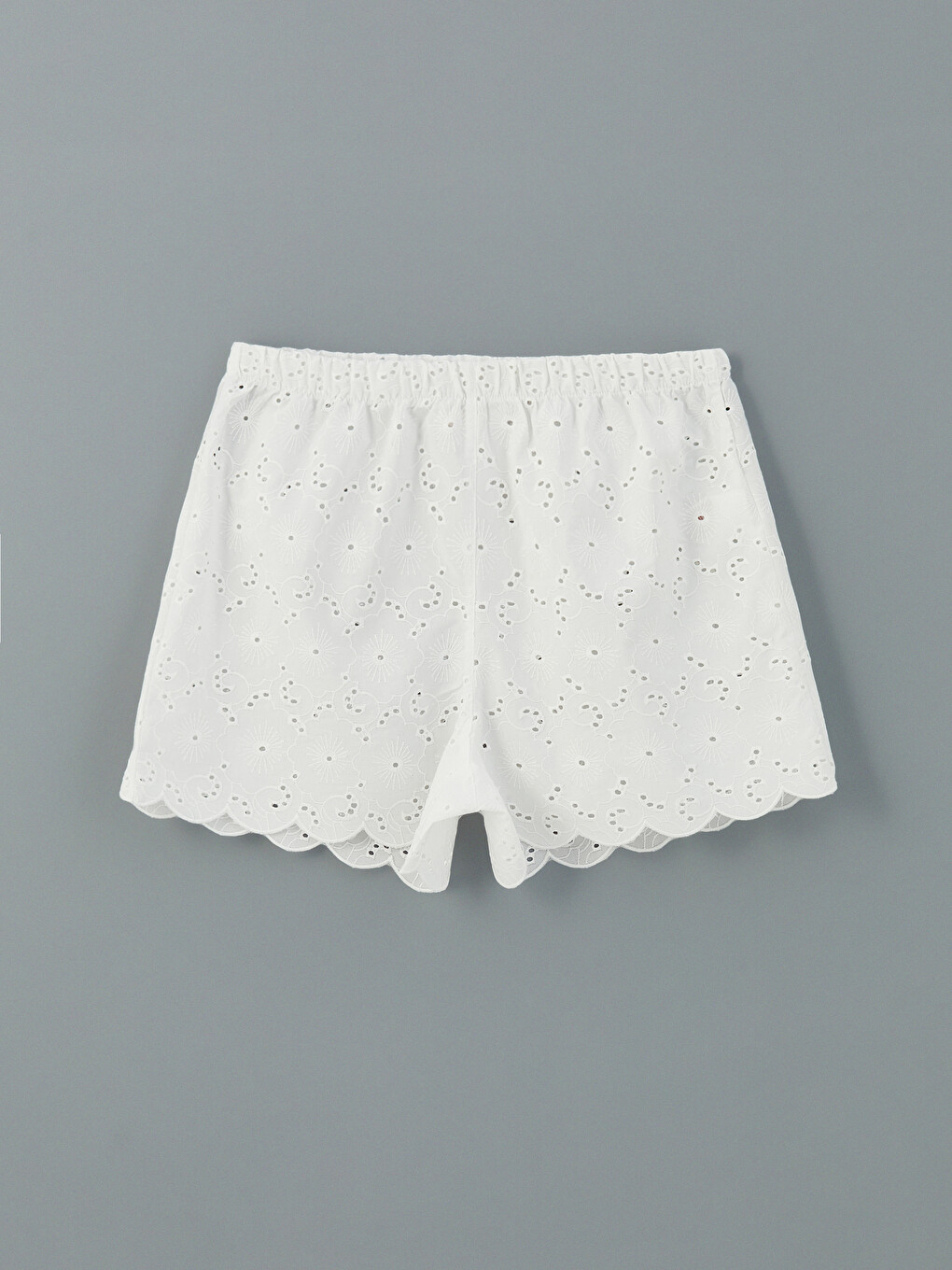Beyaz Beli Lastikli Brode Kadın Şort Pijama Altı