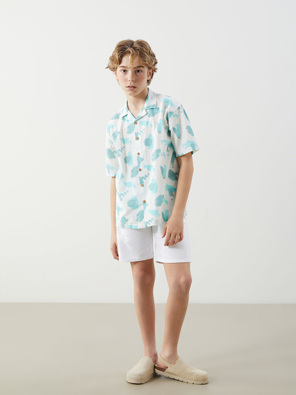 Beyaz Desenli Erkek Çocuk Gömlek-1