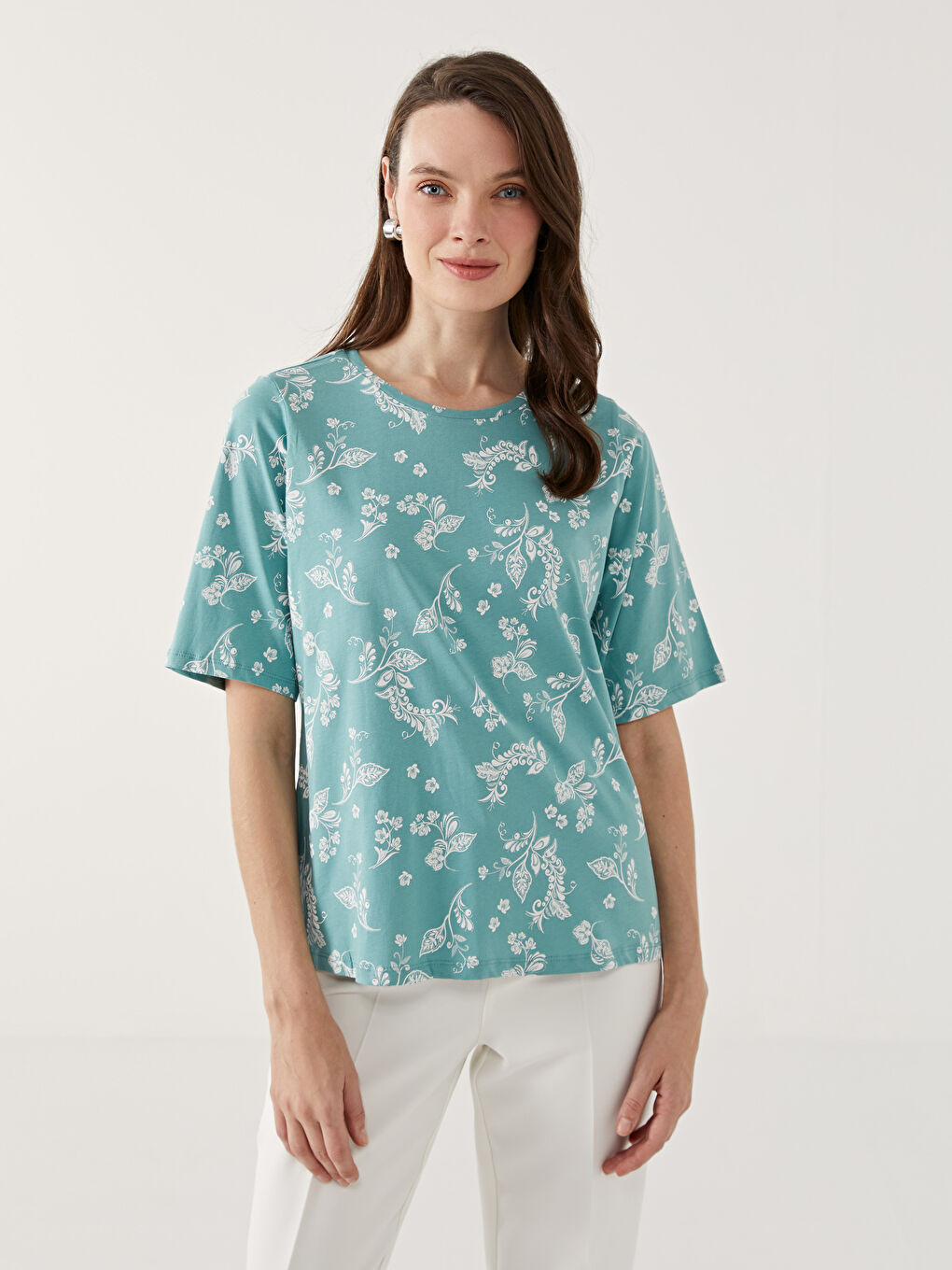 تي شيرت نساء بعنق مدور زهري