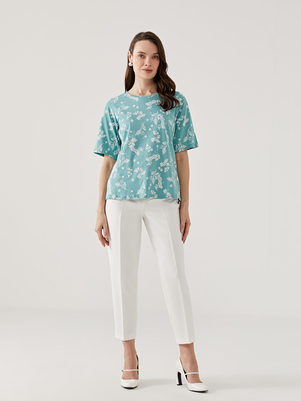 تي شيرت نساء بعنق مدور زهري-1