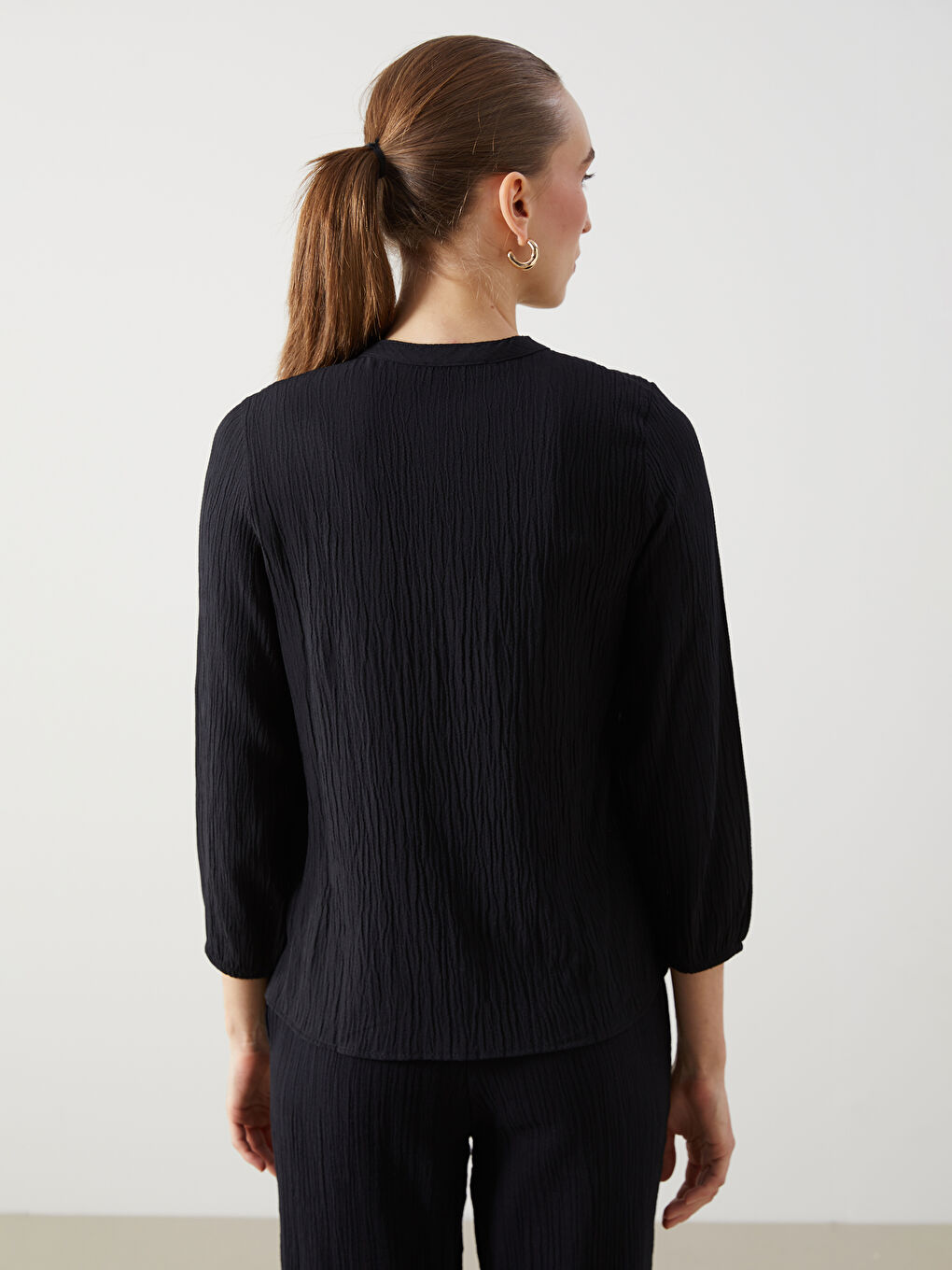 Siyah Bağlamalı Yaka Dokulu Kadın Bluz-3