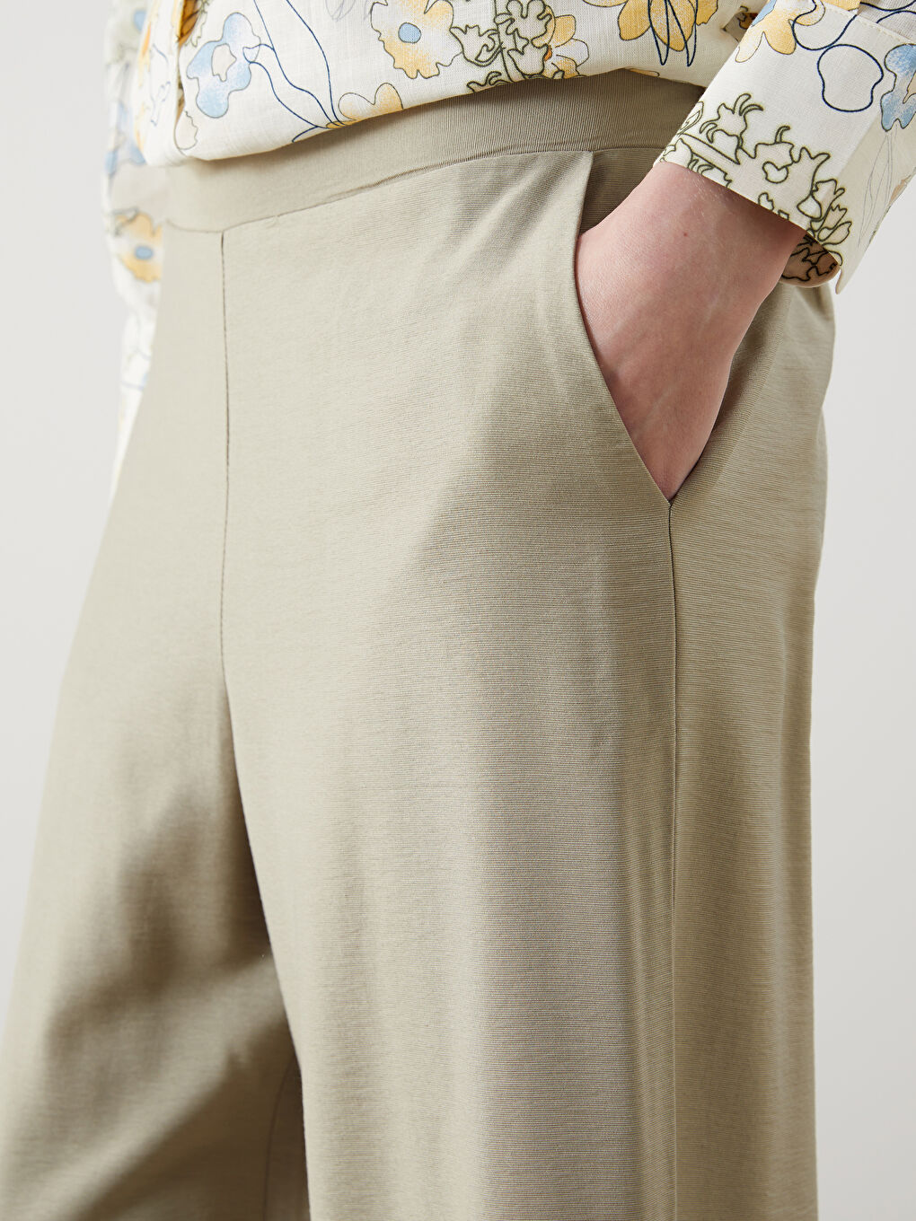 Yeşil Beli Lastikli Geniş Paça Kadın Pantolon-2