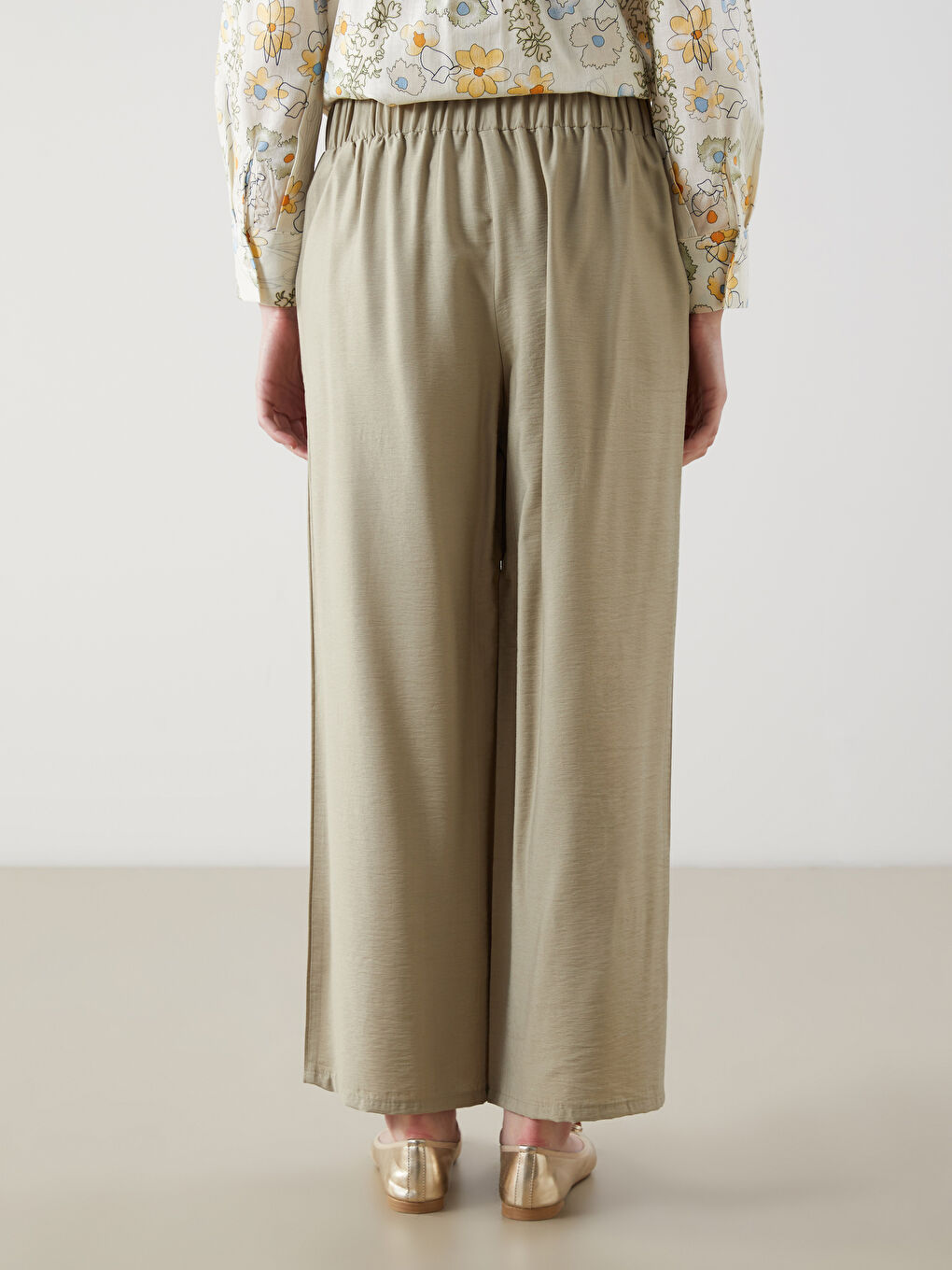 Yeşil Beli Lastikli Geniş Paça Kadın Pantolon-3