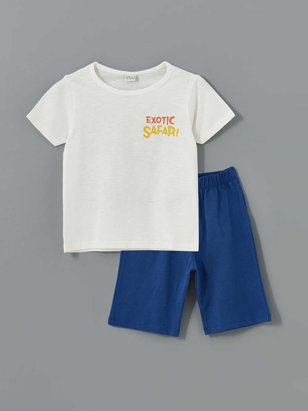 Beyaz Bisiklet Yaka Erkek Çocuk Şortlu Pijama Takımı