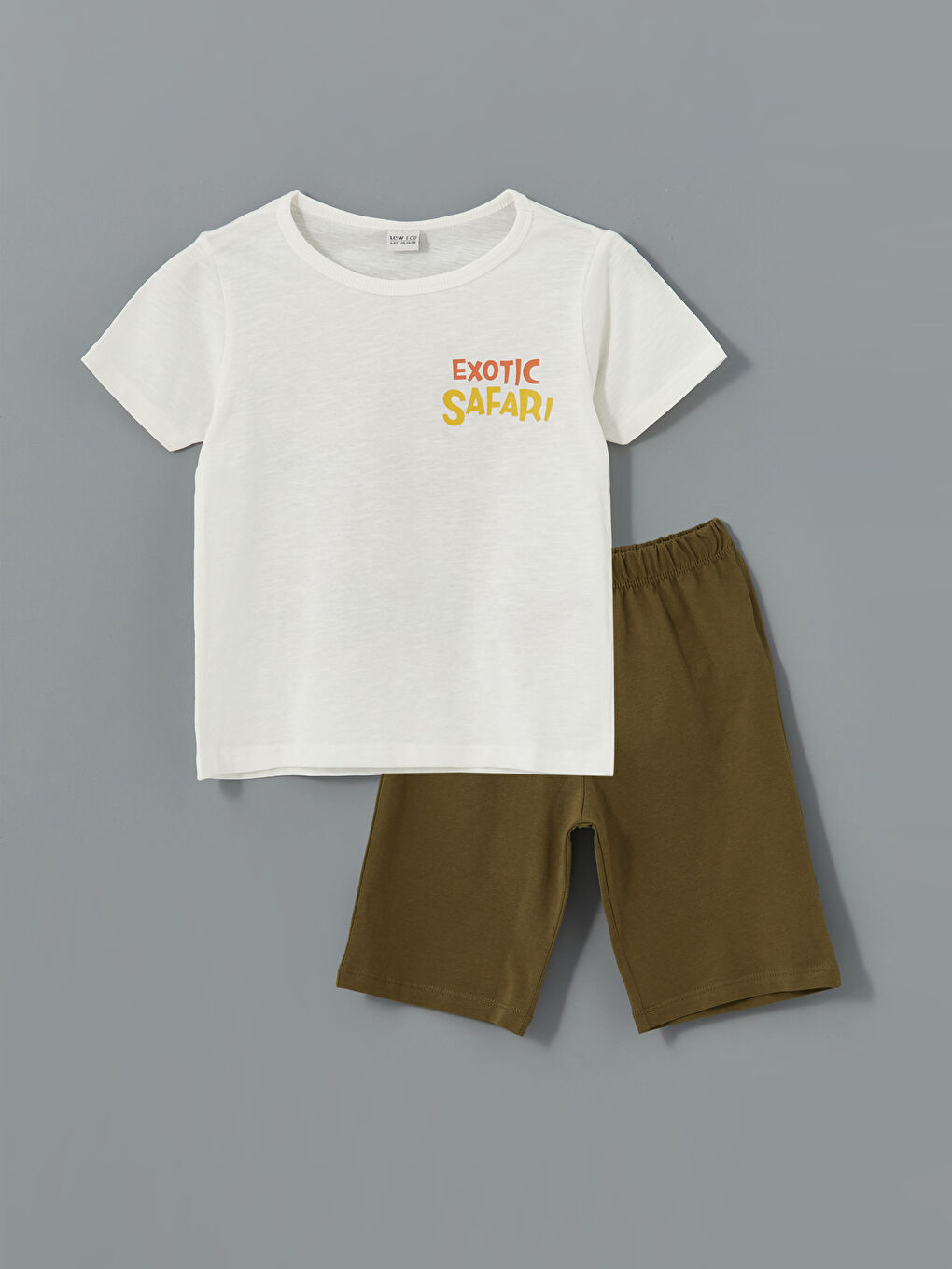 Beyaz Bisiklet Yaka Erkek Çocuk Şortlu Pijama Takımı