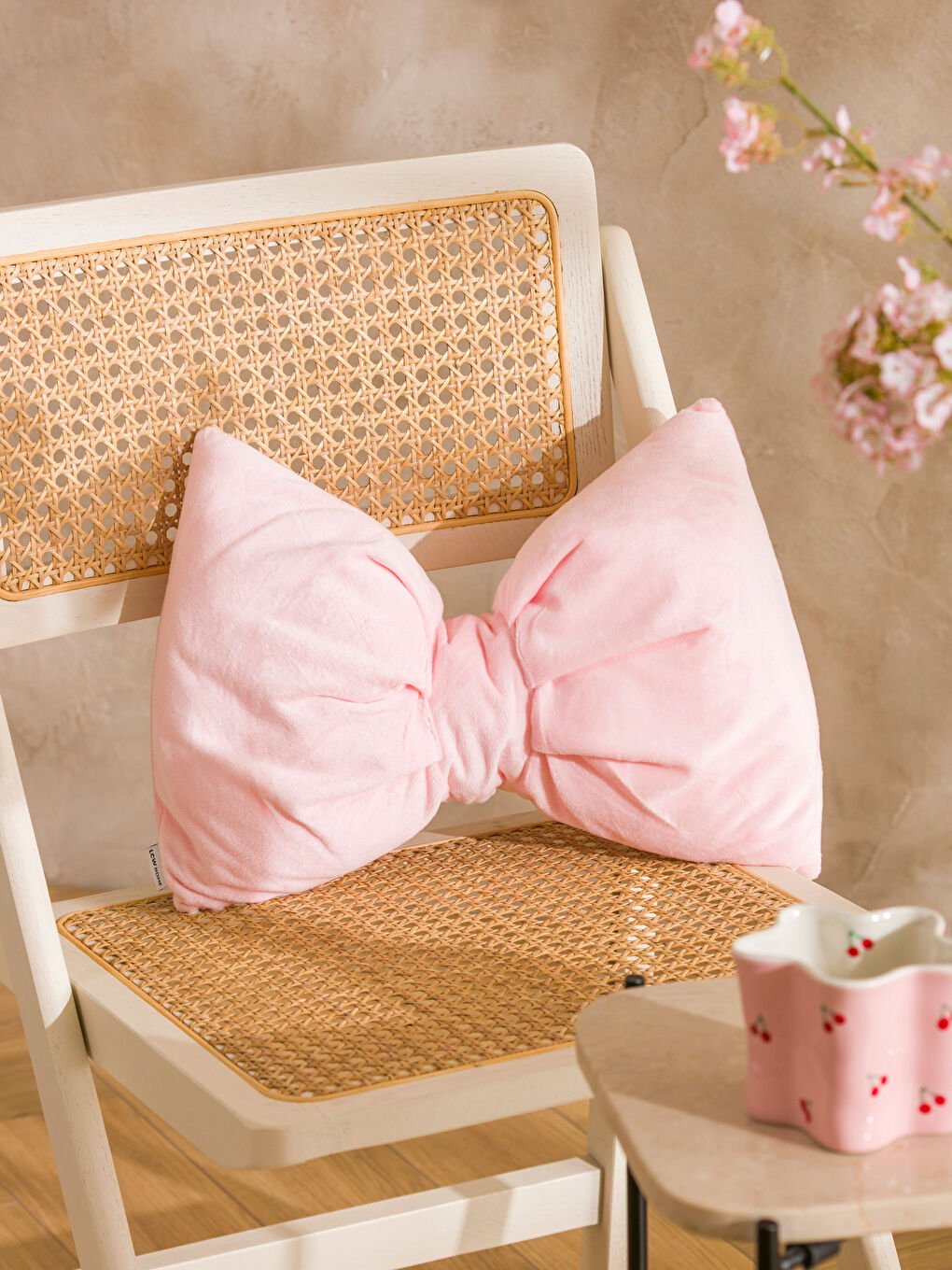 Pembe Fiyonk Görünümlü Pelüş Kırlent 30x40 cm-1