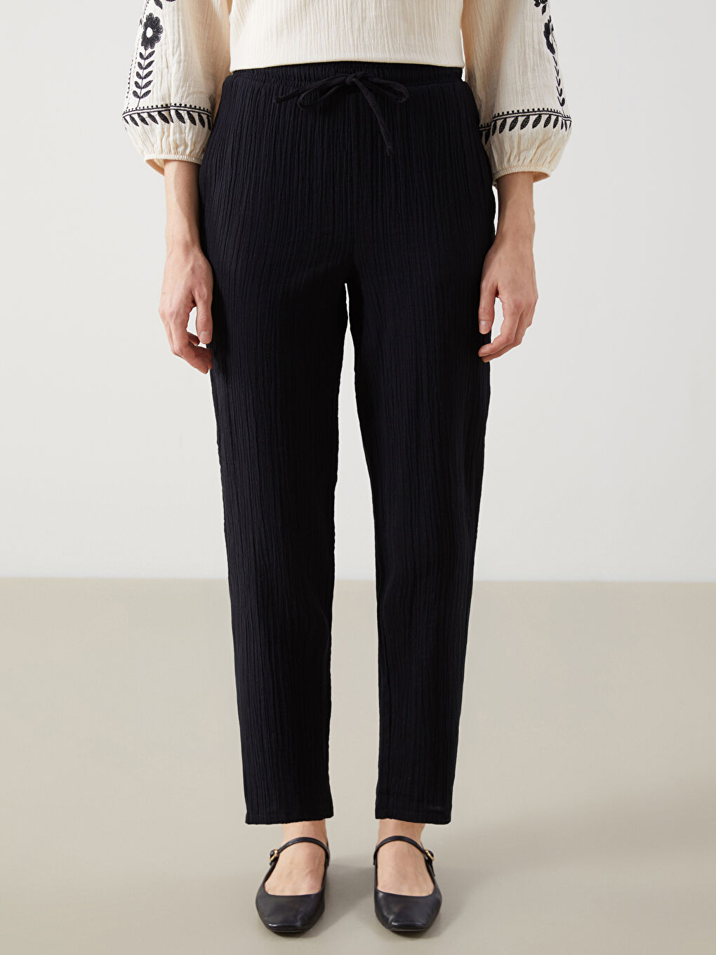 بنطلون شاش سادة بخصر مرن للسيدات-1