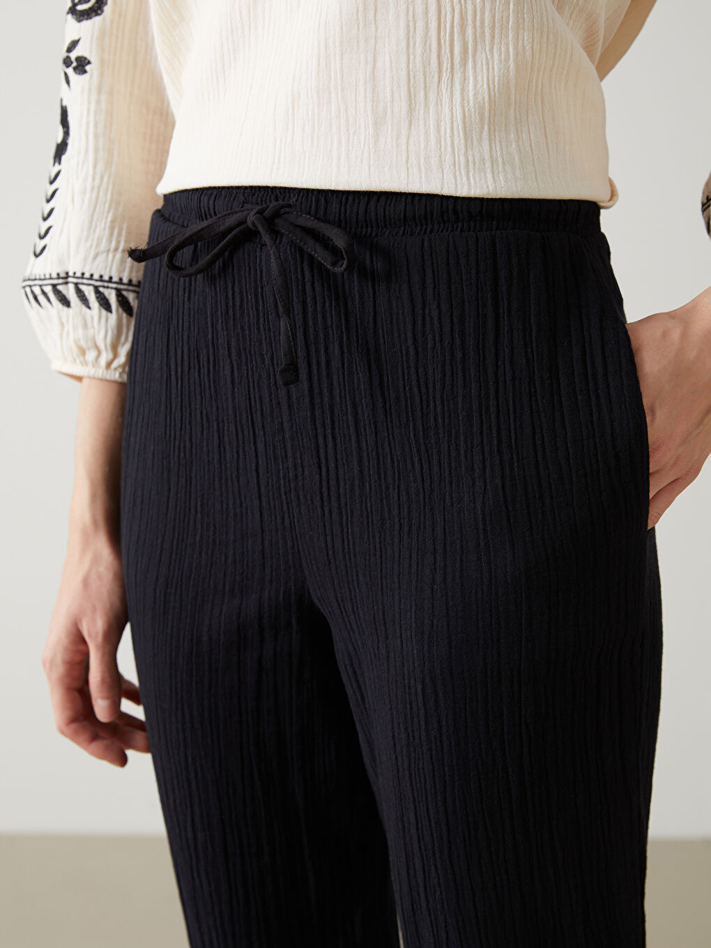 بنطلون شاش سادة بخصر مرن للسيدات-2