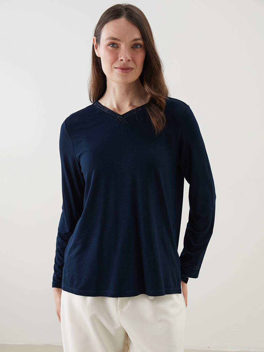 Lacivert V Yaka Taşlı Uzun Kollu Kadın Bluz