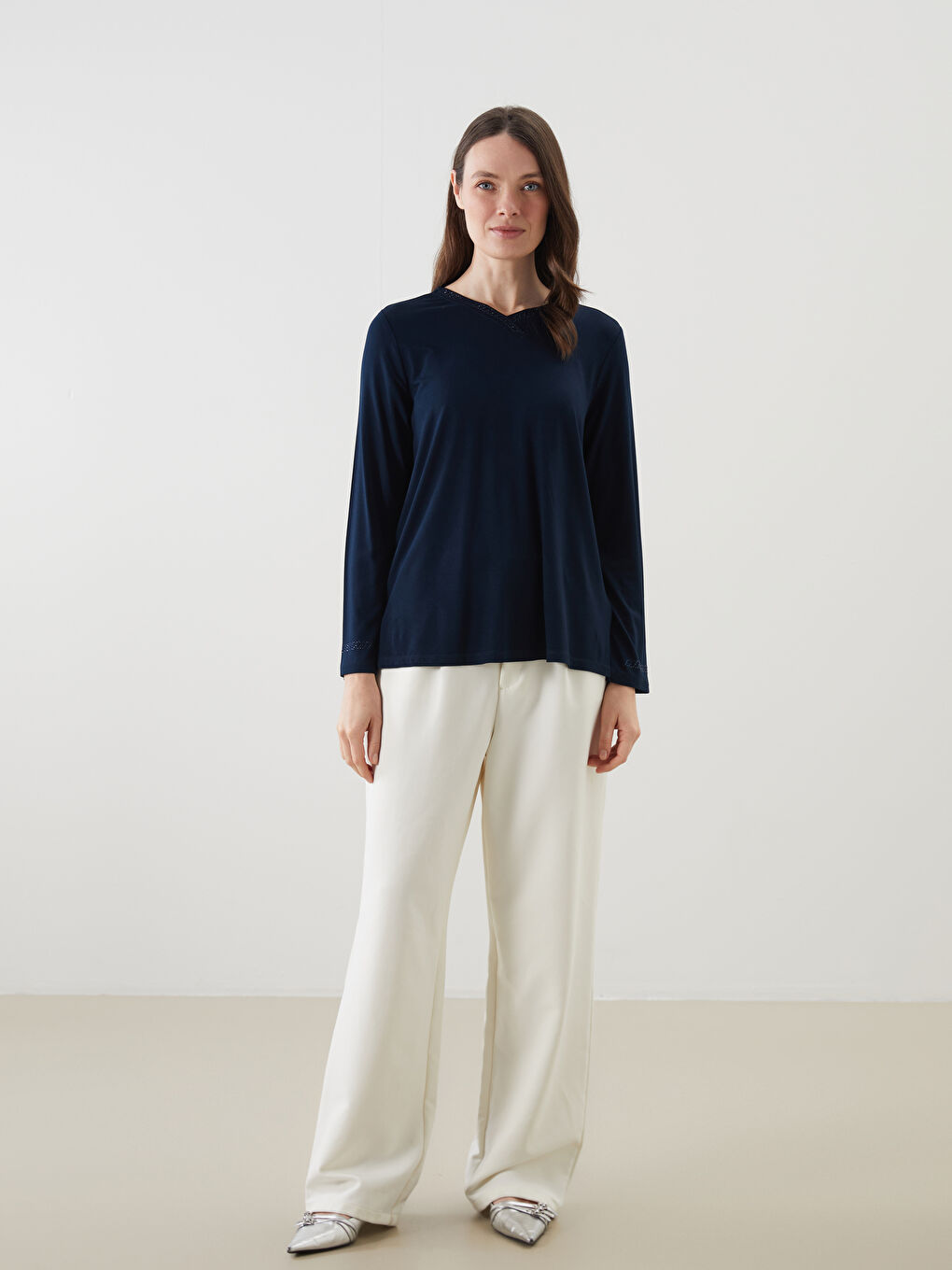 Lacivert V Yaka Taşlı Uzun Kollu Kadın Bluz-1