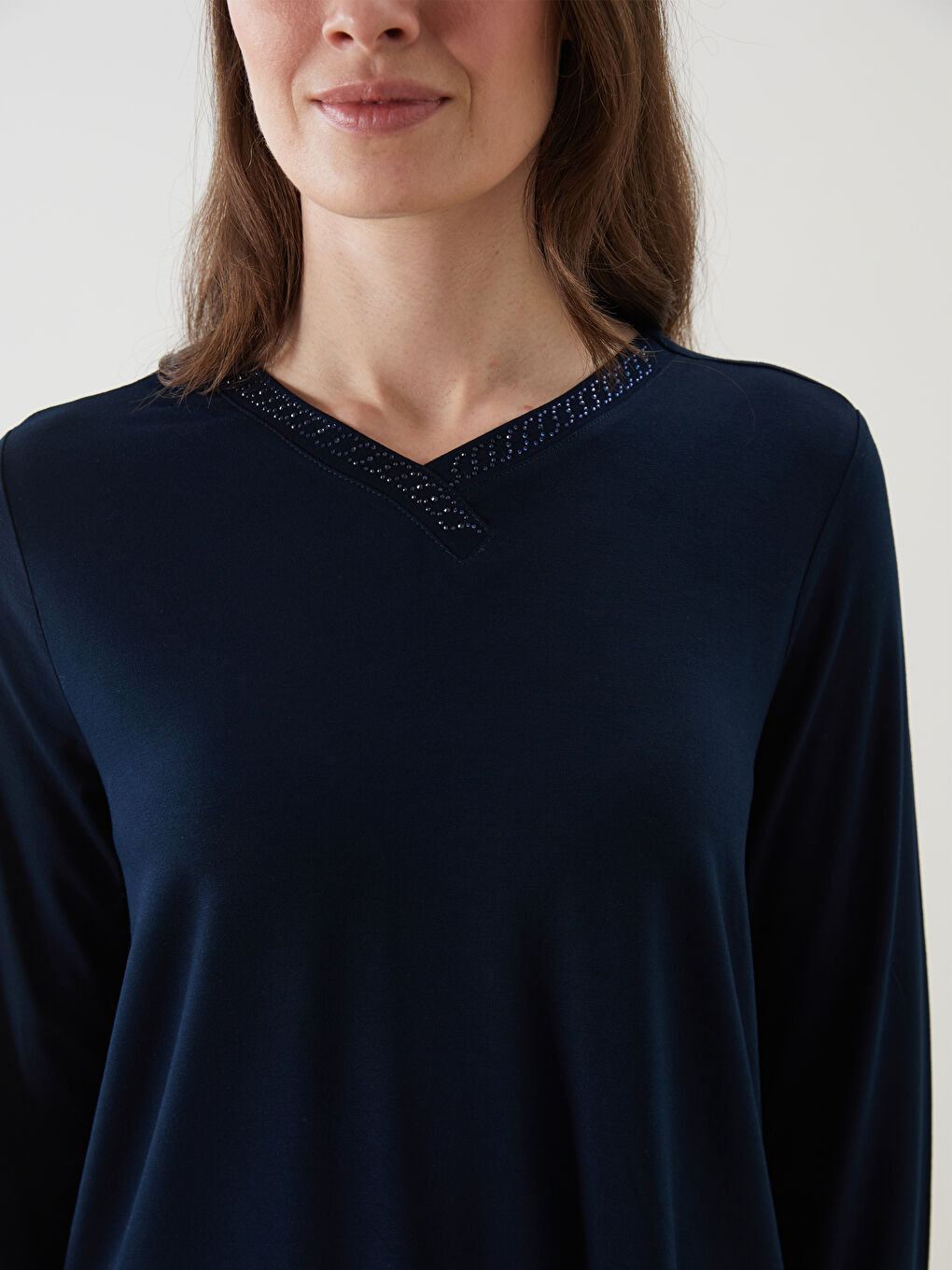 Lacivert V Yaka Taşlı Uzun Kollu Kadın Bluz-2