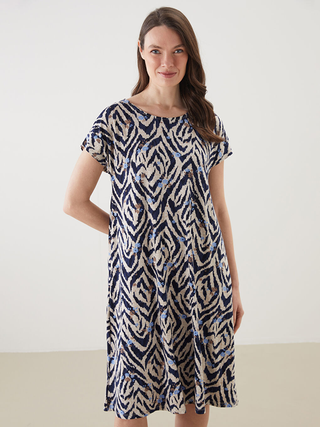 Bej Bisiklet Yaka Desenli Elbise