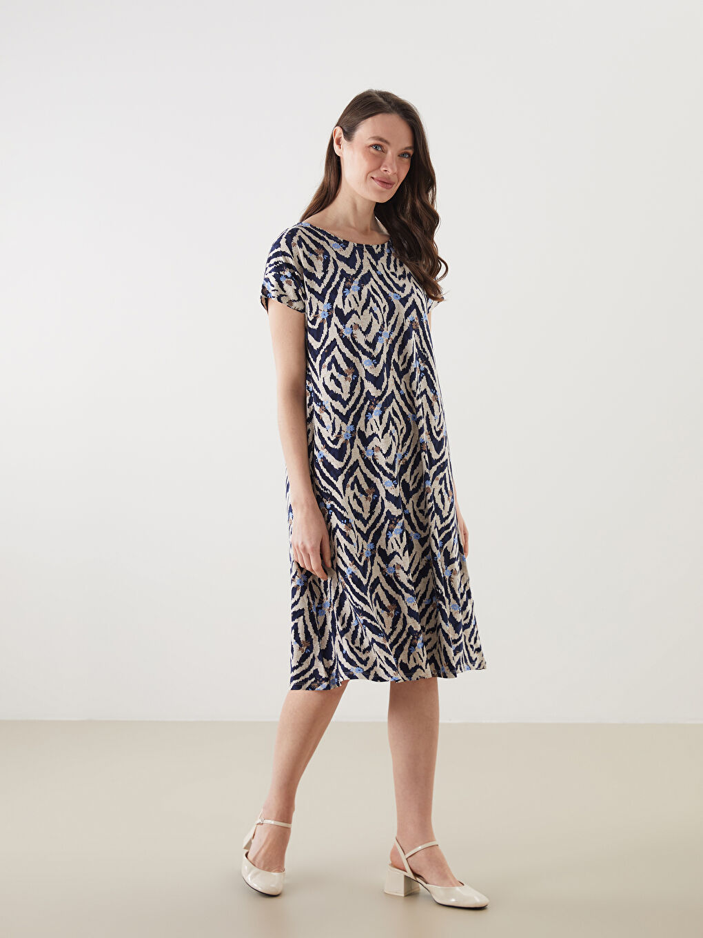 Bej Bisiklet Yaka Desenli Elbise-1